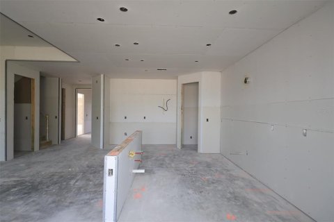 House in Apopka, Florida 5 bedrooms, 323.86 sq.m. № 2202503 - photo 4