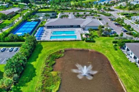 House in Delray Beach, Florida 3 bedrooms, 148.92 sq.m. № 1180157 - photo 1