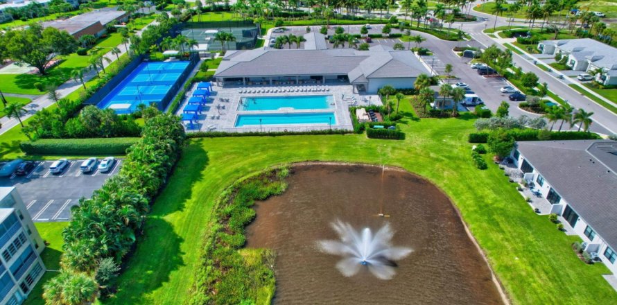 House in Delray Beach, Florida 3 bedrooms, 148.92 sq.m. № 1180157