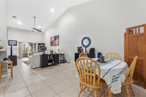 Villa ou maison à vendre à Homestead, Floride: 2 chambres, 98.2 m2 № 2000141 - photo 4