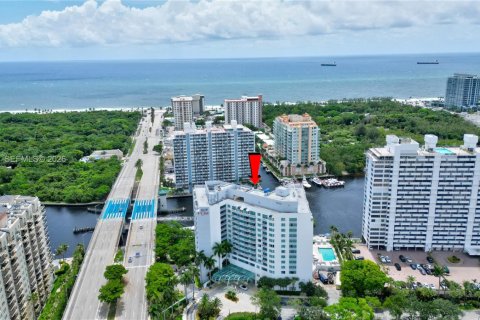 Condo in Fort Lauderdale, Florida, 1 bedroom  № 2003516 - photo 2