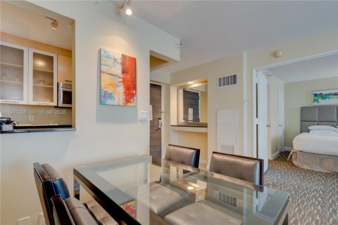 Condo in Fort Lauderdale, Florida, 1 bedroom  № 2003516 - photo 18