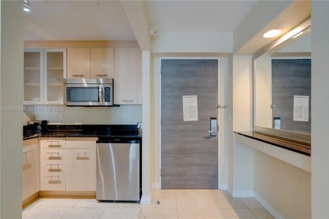 Condo in Fort Lauderdale, Florida, 1 bedroom  № 2003516 - photo 15