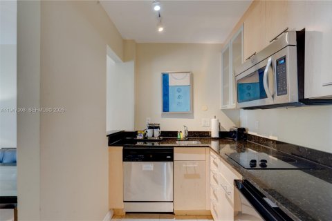 Condo in Fort Lauderdale, Florida, 1 bedroom  № 2003516 - photo 13