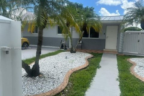 Casa en Miami, Florida 4 dormitorios, 124.67 m2 № 2031927