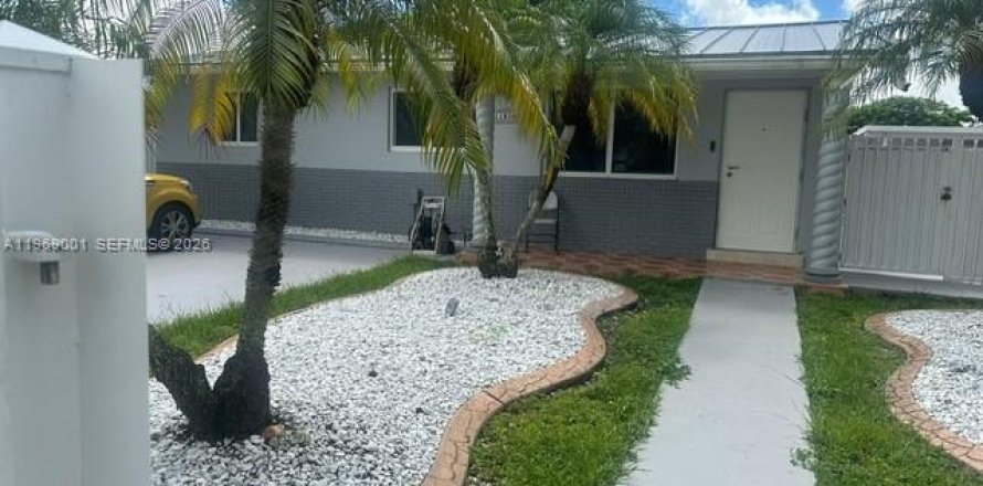 Casa en Miami, Florida 4 dormitorios, 124.67 m2 № 2031927