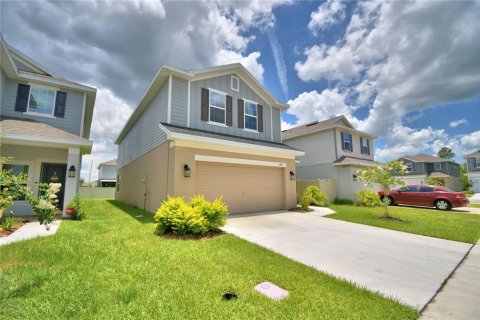 Casa en venta en Winter Haven, Florida, 4 dormitorios, 223.43 m2 № 1870335 - foto 1