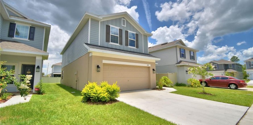 House in Winter Haven, Florida 4 bedrooms, 223.43 sq.m. № 1870335