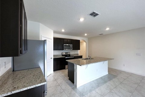 House in ASTONIA in Davenport, Florida 4 bedrooms, 171.5 sq.m. № 1851583 - photo 9