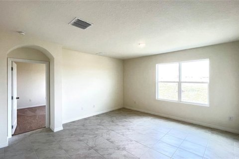 House in ASTONIA in Davenport, Florida 4 bedrooms, 171.5 sq.m. № 1851583 - photo 5