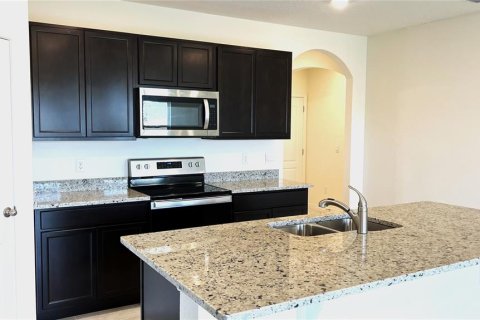House in ASTONIA in Davenport, Florida 4 bedrooms, 171.5 sq.m. № 1851583 - photo 13