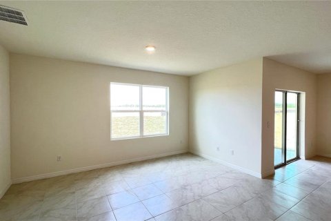 House in ASTONIA in Davenport, Florida 4 bedrooms, 171.5 sq.m. № 1851583 - photo 7