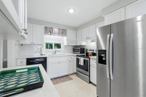 Villa ou maison à vendre à Englewood, Floride: 2 chambres, 151.24 m2 № 2420553 - photo 13