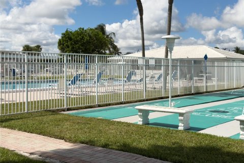 House in Pompano Beach, Florida 2 bedrooms, 136.57 sq.m. № 2381724 - photo 20