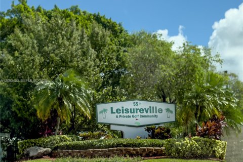 House in Pompano Beach, Florida 2 bedrooms, 136.57 sq.m. № 2381724 - photo 2