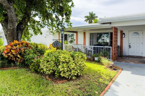 House in Pompano Beach, Florida 2 bedrooms, 136.57 sq.m. № 2381724 - photo 17