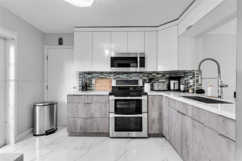 Купить виллу или дом в Майами, Флорида 3 спальни, 159.05м2, № 2068269 - фото 10