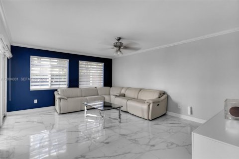 Купить виллу или дом в Майами, Флорида 3 спальни, 159.05м2, № 2068269 - фото 6