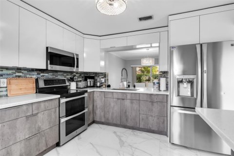 Купить виллу или дом в Майами, Флорида 3 спальни, 159.05м2, № 2068269 - фото 12