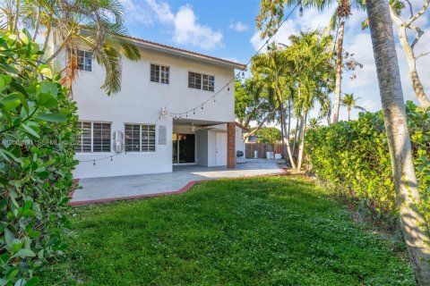 Купить виллу или дом в Майами, Флорида 3 спальни, 159.05м2, № 2068269 - фото 25