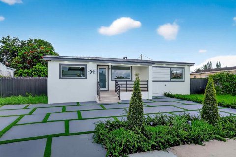 Casa en venta en Miami, Florida, 3 dormitorios, 162.67 m2 № 1928547 - foto 4