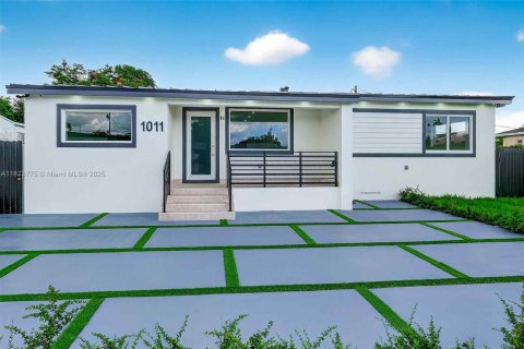 Casa en venta en Miami, Florida, 3 dormitorios, 162.67 m2 № 1928547 - foto 3