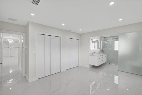 Casa en venta en Miami, Florida, 3 dormitorios, 162.67 m2 № 1928547 - foto 25