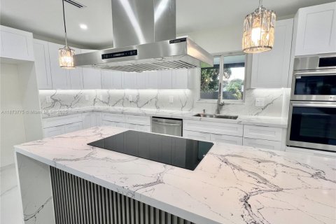 Casa en venta en Miami, Florida, 3 dormitorios, 162.67 m2 № 1928547 - foto 14