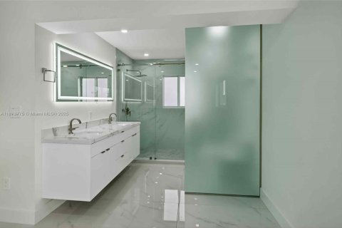 Casa en venta en Miami, Florida, 3 dormitorios, 162.67 m2 № 1928547 - foto 26