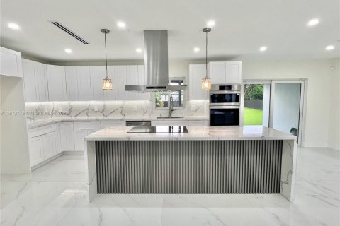 Casa en venta en Miami, Florida, 3 dormitorios, 162.67 m2 № 1928547 - foto 13