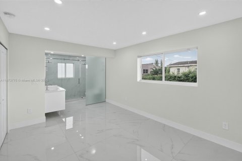 Casa en venta en Miami, Florida, 3 dormitorios, 162.67 m2 № 1928547 - foto 23