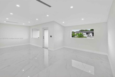 Casa en venta en Miami, Florida, 3 dormitorios, 162.67 m2 № 1928547 - foto 11