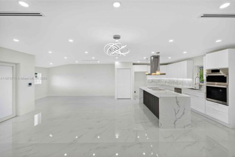 Casa en venta en Miami, Florida, 3 dormitorios, 162.67 m2 № 1928547 - foto 21