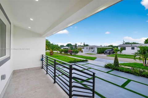 Casa en venta en Miami, Florida, 3 dormitorios, 162.67 m2 № 1928547 - foto 8