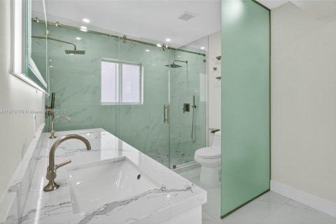 Casa en venta en Miami, Florida, 3 dormitorios, 162.67 m2 № 1928547 - foto 30