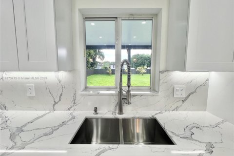 Casa en venta en Miami, Florida, 3 dormitorios, 162.67 m2 № 1928547 - foto 19