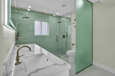 Casa en venta en Miami, Florida, 3 dormitorios, 162.67 m2 № 1928547 - foto 27