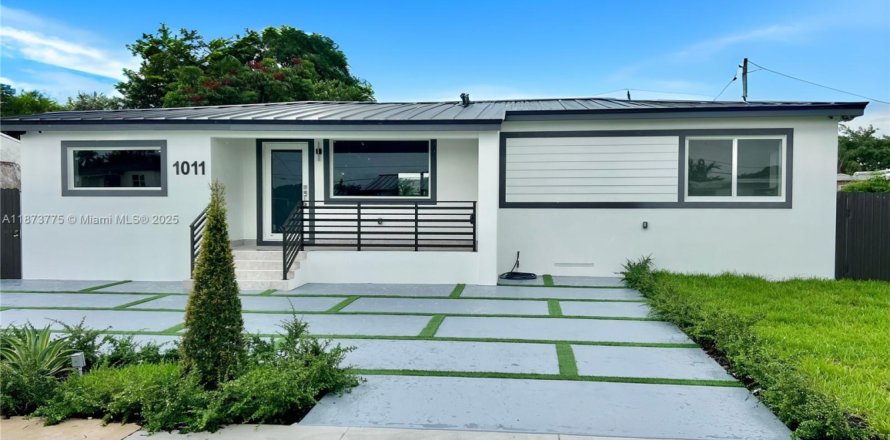 Casa en Miami, Florida 3 dormitorios, 162.67 m2 № 1928547