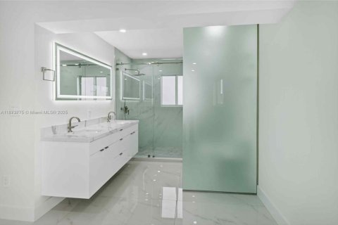 Casa en venta en Miami, Florida, 3 dormitorios, 162.67 m2 № 1928547 - foto 29