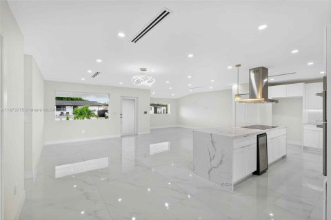 Casa en venta en Miami, Florida, 3 dormitorios, 162.67 m2 № 1928547 - foto 22