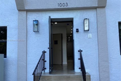 Снять в аренду виллу или дом в Майами, Флорида 1 спальня, 917.6м2, № 1958074 - фото 2
