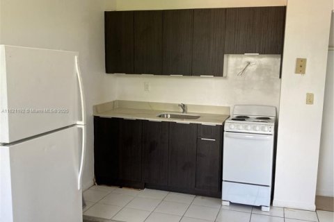 Снять в аренду виллу или дом в Майами, Флорида 1 спальня, 917.6м2, № 1958074 - фото 4