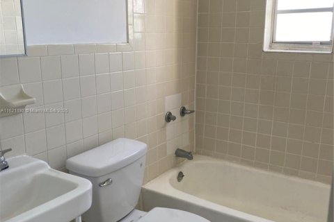 Снять в аренду виллу или дом в Майами, Флорида 1 спальня, 917.6м2, № 1958074 - фото 6