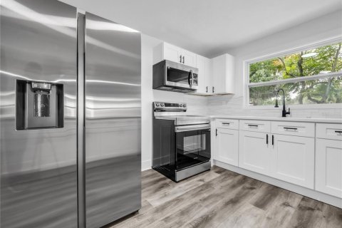 Villa ou maison à vendre à Tampa, Floride: 2 chambres, 81.94 m2 № 2436742 - photo 5
