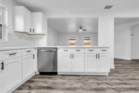 Villa ou maison à vendre à Tampa, Floride: 2 chambres, 81.94 m2 № 2436742 - photo 7