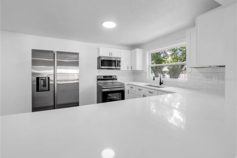 Villa ou maison à vendre à Tampa, Floride: 2 chambres, 81.94 m2 № 2436742 - photo 8