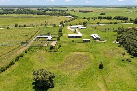 Commercial property in Okeechobee, Florida № 1694624 - photo 16