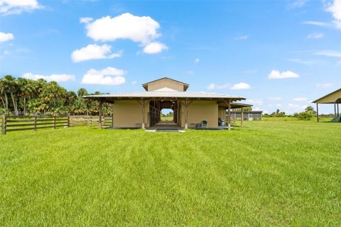 Commercial property in Okeechobee, Florida № 1694624 - photo 26