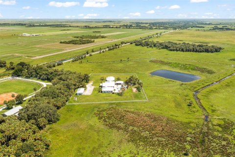 Commercial property in Okeechobee, Florida № 1694624 - photo 30