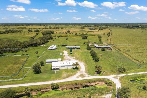 Commercial property in Okeechobee, Florida № 1694624 - photo 20